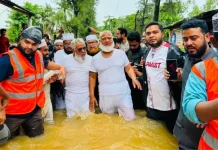 বন্যাদুর্গত চট্টগ্রামে জামায়াত আমির, ক্ষতিগ্রস্তদের মাঝে ত্রাণ বিতরণ