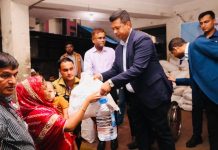 বন্যাদুর্গত প্রতিবন্ধীদের মধ্যে ত্রাণ নিয়ে হাজির মানবিক ডিসি