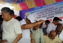 চন্দনাইশে নেতা-কর্মীদের ভিড়ে ভেঙে পড়ল মঞ্চ, অক্ষত অর্থমন্ত্রী
