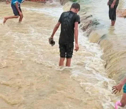 টানা বৃষ্টিতে প্লাবিত সাতকানিয়ার বিস্তীর্ণ এলাকা