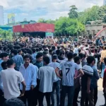 বন্যাকবলিত এলাকায় পরীক্ষা নেওয়ায় বিক্ষোভ চট্টগ্রাম বোর্ডের সামনে