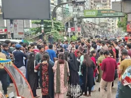 সায়েন্সল্যাব ছেড়ে শিক্ষা বোর্ড অভিমুখে শিক্ষার্থীরা, পথে পুলিশি বাধা