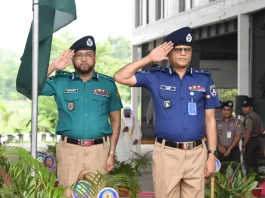 গাঢ় নীল-হালকা জলপাই শার্ট ও খাকি প্যান্টে ফিরলো পুলিশ