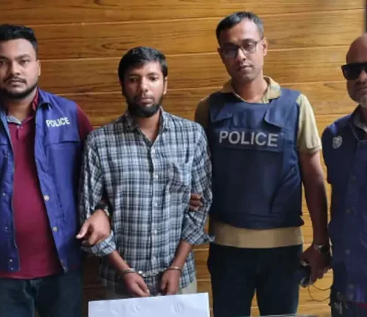 পারিবারিক কলহের জেরে মা-বাবাকে কুপিয়ে হত্যা করে ছেলে : পুলিশ