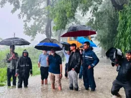 চট্টগ্রাম-কক্সবাজার রেলপথে এখনও দেড় ফুট পানি, ট্রেন চলাচল বন্ধ