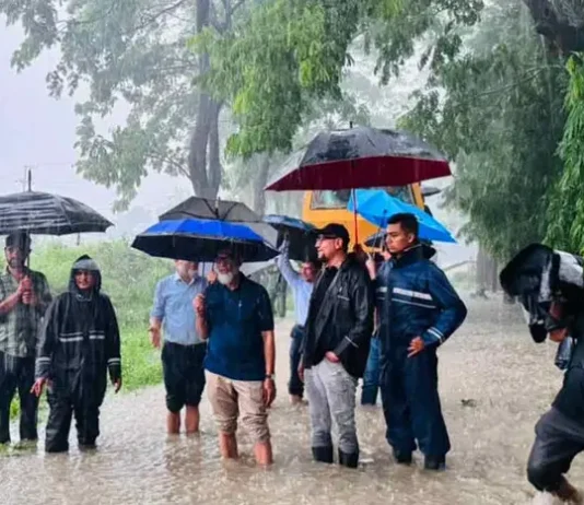 চট্টগ্রাম-কক্সবাজার রেলপথে এখনও দেড় ফুট পানি, ট্রেন চলাচল বন্ধ