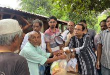 সাতকানিয়ায় বন্যাদুর্গতদের পাশে ছাত্রদল, ত্রাণসামগ্রী বিতরণ