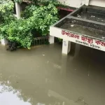 সাতকানিয়ায় বন্যা পরিস্থিতির অবনতি, থানা-হাসপাতাল-স্কুলে পানি