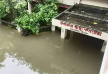 সাতকানিয়ায় বন্যা পরিস্থিতির অবনতি, থানা-হাসপাতাল-স্কুলে পানি