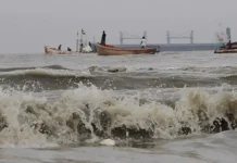 ঝড়ের আশঙ্কা কমেছে, সমুদ্রবন্দরে ৩ নম্বর সতর্ক সংকেত প্রত্যাহার