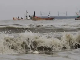 ঝড়ের আশঙ্কা কমেছে, সমুদ্রবন্দরে ৩ নম্বর সতর্ক সংকেত প্রত্যাহার
