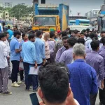 দ্বিতীয় দিনের মতো উত্তরার সড়কে শিক্ষার্থীরা
