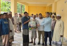 সাতকানিয়ায় বন্যার্তদের পাশে সিস্টেম গ্রুপ