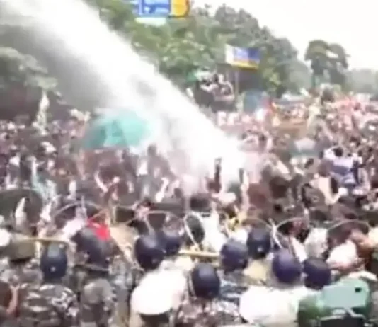প্রশ্নফাঁসের অভিযোগে আবারও উত্তাল ভারত, পুলিশের ব্যাপক লাঠিচার্জ