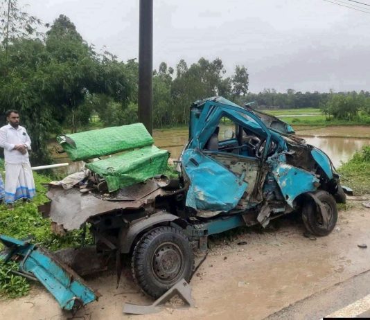 চকরিয়ায় যাত্রীবাহী বাসের সঙ্গে লেগুনার মুখোমুখি সংঘর্ষ, নিহত ৪