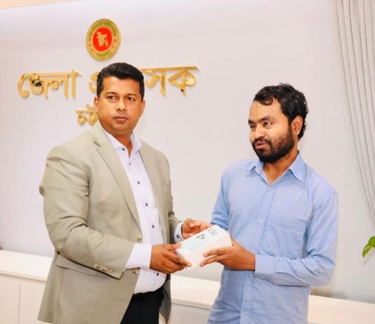 দৃষ্টিপ্রতিবন্ধী আকাশ প্রযুক্তির ছোঁয়ায় আলোকিত হবে: ডিসি জাহিদ