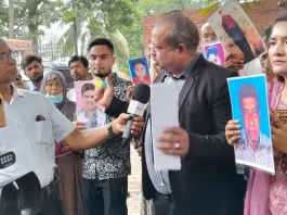 ‘মানুষকে চোঁখ বেঁধে খাঁচায় বন্দি রাখার আইন কোথায়?’