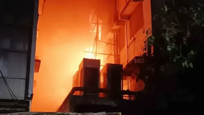 kolkata-fire-20260819093428