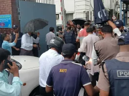 ১ ঘণ্টা পর খুলে দেওয়া হলো সচিবালয়ের প্রধান ফটক
