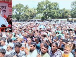 যুবকেরা কারো চোখ রাঙানিকে ভয় করে না