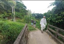 পটিয়ায় সেতুর সংযোগ সড়ক ধসে যান চলাচল বন্ধ