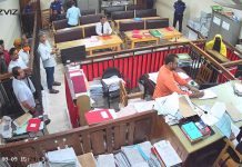 আইনজীবী নেতাদের কথিত অবৈধ আবদার না মানায় আদালত বর্জন