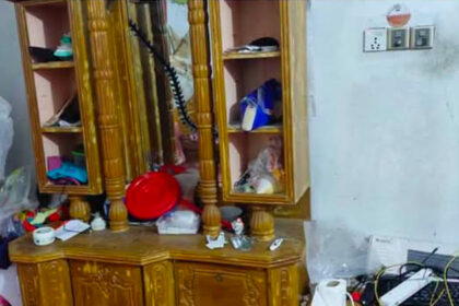 মিরসরাইয়ে অবসরপ্রাপ্ত এএসপির বাড়িতে ডাকাতির পর তছনছ ঘর।