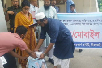মিরসরাইয়ে জব্দ করা ৪৮ কেজি ইলিশ ছয়টি এতিমখানায় বিতরণ করা হয়।
